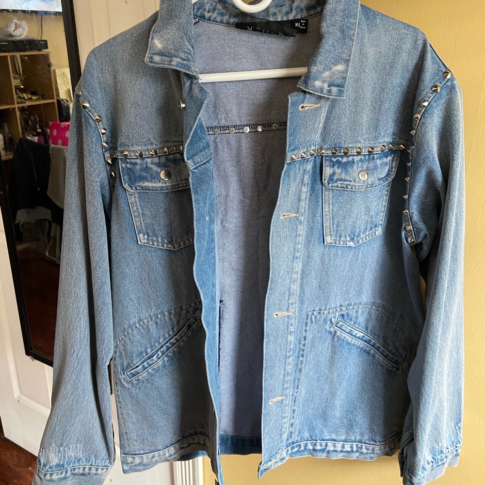 PEACOCK EMBROIDERED STUDDED DENIM JACKET